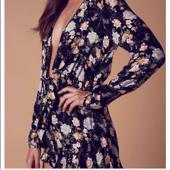NEW BOHO CHIC FLORAL PLUNGING ROMPER - Picture 3 of 7